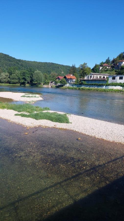 Apartman Mely Kulen Vakuf Exteriör bild