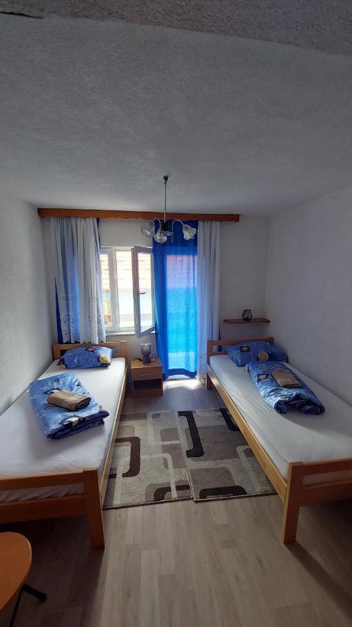 Apartman Mely Kulen Vakuf Exteriör bild